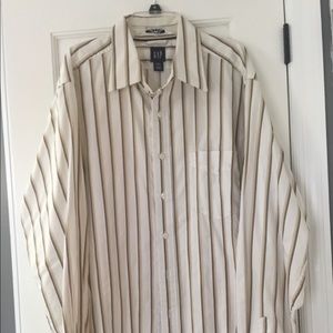 Gap long sleeved button up shirt